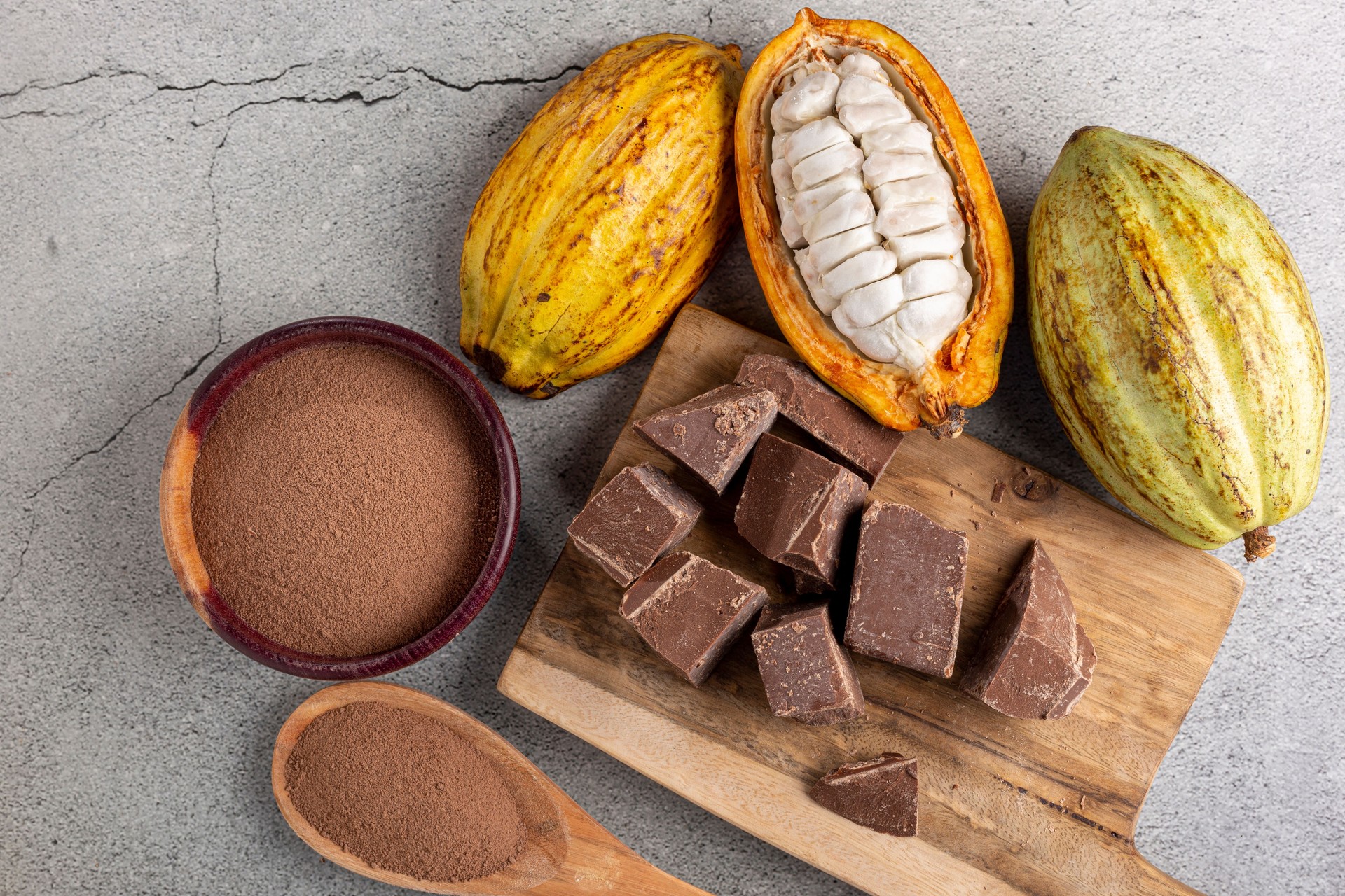 Cocoa with chocolate pieces and chocolate powder on the table.